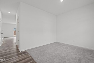 04 - Entry and flex room