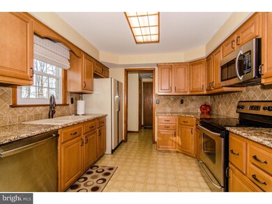 291 S Woodmont Dr, Downingtown, PA 19335 - photo 5
