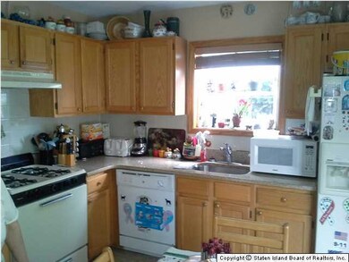 54 Studio Ln, Staten Island, NY 10304 - photo 3