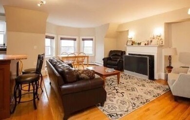 318 Tappan St unit 3 FURNISHED, Brookline, MA 02445 - photo 2