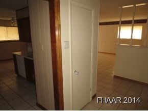Opens to LR and kitchen