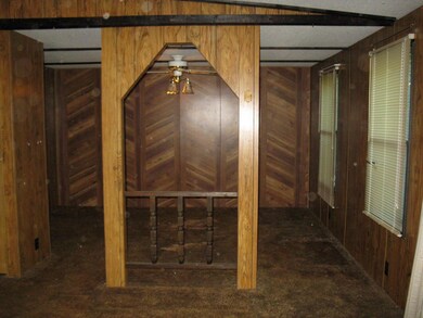 A double opening leading into the formal dinning room from the living room.