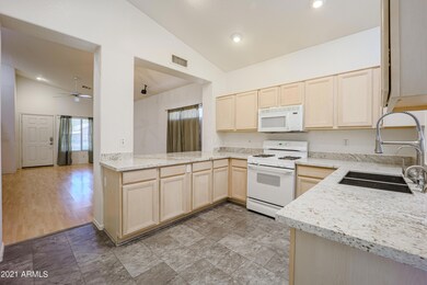 3915 W Hackamore Dr, Phoenix, AZ 85083 - photo 3