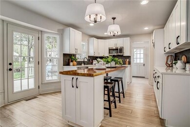 10406 Earnshaw St, Lenexa, KS 66215 - photo 5