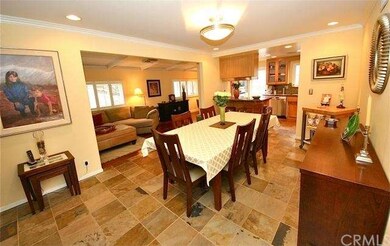 Separate formal dining room