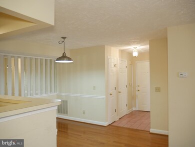 12006 Ridge Knoll Dr unit 502B, Fairfax, VA 22033 - photo 4