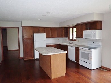 1121 E 33rd St, Marion, IN 46953 - photo 5