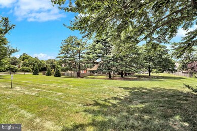 708 Hemlock Ct, Herndon, VA 20170 - photo 4