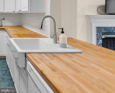 11310 Westbrook Mill Ln unit 202, Fairfax, VA 22030 - photo 7