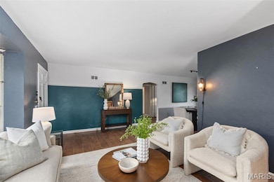 581 W Lockwood Ave, Saint Louis, MO 63119 - photo 7