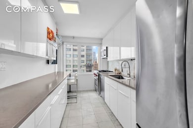 The Landmark unit 2601, New York, NY 10022 - photo 4