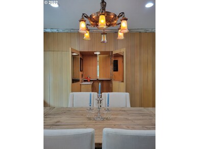 Living Room/Entrance