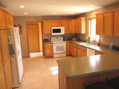 204 4th St, Brooklyn, WI 53521 - photo 6