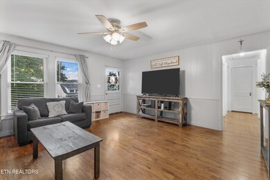 552 N Wright Rd, Alcoa, TN 37701 - photo 4