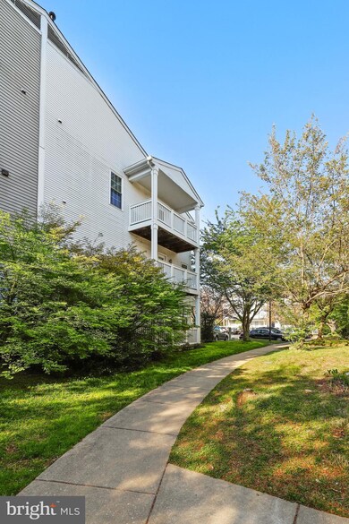 13513 Giant Ct, Germantown, MD 20874 - photo 2