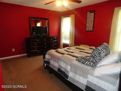 426 Wolf Run Ln, Jacksonville, NC 28546 - photo 4