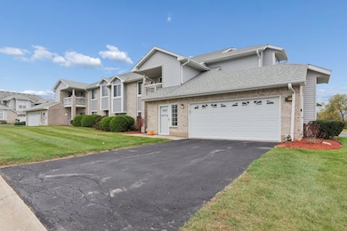 6961 S Rolling Meadows Ct unit 101, Oak Creek, WI 53154 - photo 3