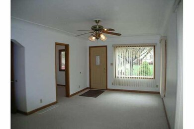 1309 E 35th Ct, Des Moines, IA 50317 - photo 2