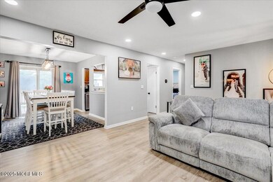 10-Family Room