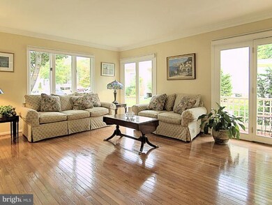 20880 Channel Ct, Sterling, VA 20165 - photo 2