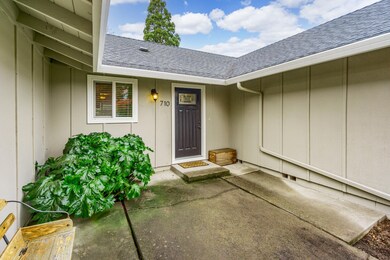 710 Freeman Rd, Central Point, OR 97502 - photo 5