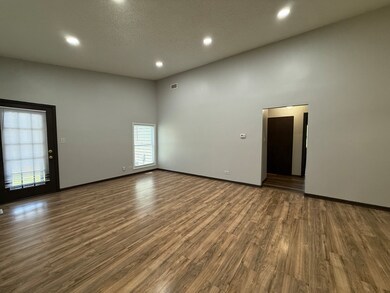 547 Fessler Ave, Naperville, IL 60565 - photo 2