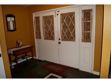 1022 Barberry Ln, Columbus, OH 43213 - photo 2