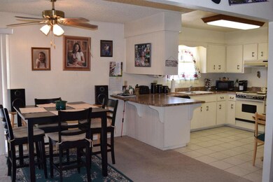 KITCHEN/DINING