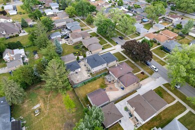 2072 Westview Dr, Des Plaines, IL 60018 - photo 6