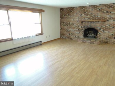 801 Tritapoe Dr, Knoxville, MD 21758 - photo 3