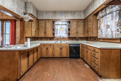 1403 E Broadway St, Gainesville, TX 76240 - photo 7