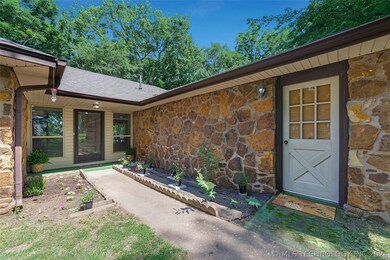 1104 N Fox St, Chouteau, OK 74337 - photo 3