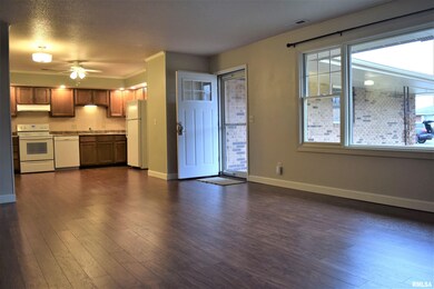 9 Eisenhower Dr, Jacksonville, IL 62650 - photo 4