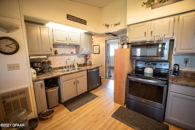 1116 19th st NE. Kitchen.02