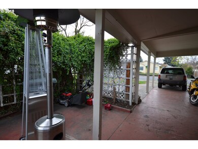 909 W 9th St, the Dalles, OR 97058 - photo 6