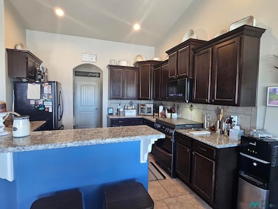 823 Calamity Jane Dr, Carlsbad, NM 88220 - photo 2