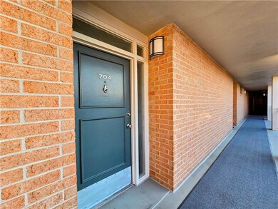 3915 St Charles Ave unit 704, New Orleans, LA 70115 - photo 4