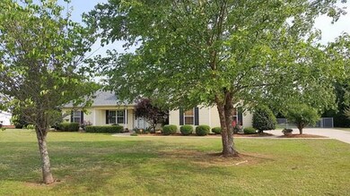 214 Lillian Dr, Byron, GA 31008 - photo 2