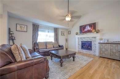 12301 S Burr Oak Cir, Peculiar, MO 64078 - photo 7