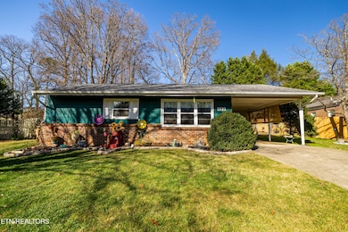 1321 Tapoco Ave, Maryville, TN 37801 - photo 2