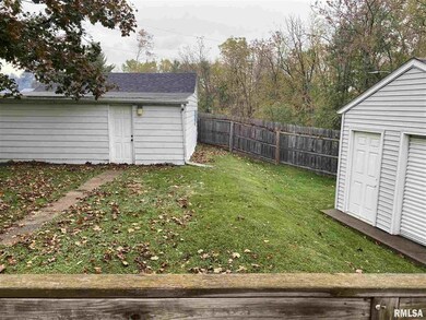 2110 W High St, Davenport, IA 52804 - photo 4