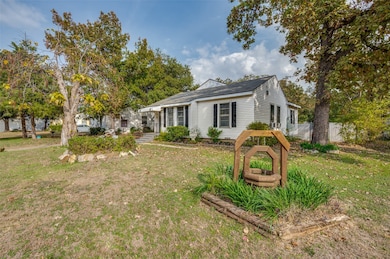 813 Scott Dr, Arlington, TX 76012 - photo 2