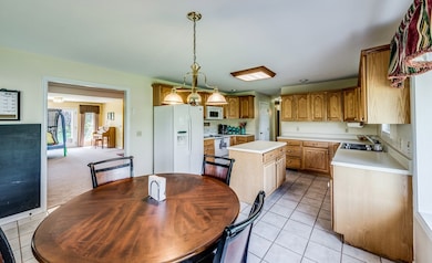 Dining room into kitchen
