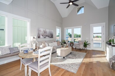 Living Room : Dining