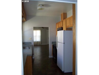 328 SW Court Ave, Pendleton, OR 97801 - photo 5