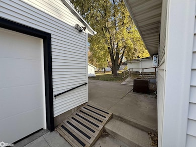 716 Lake St, Lake View, IA 51450 - photo 6