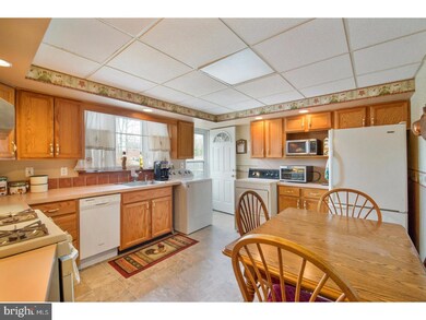 843 Quince Ln, Secane, PA 19018 - photo 7