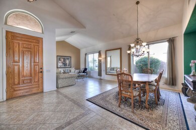 005_Foyer-Dining