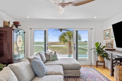 Guest Level Gathering Room/Den