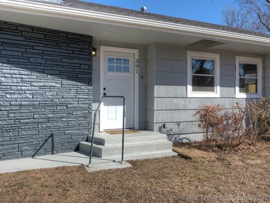 301 W Miami Ave, Cleveland, OK 74020 - photo 3